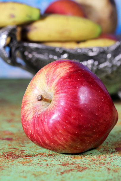 以苹果和香蕉为背景的静物画图片下载