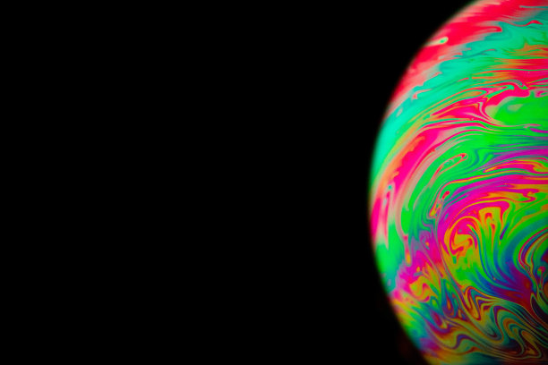 宇宙的行星。摘要星系背景与地球行星地球在宇宙空间，阳光在黑暗背景。宏观肥皂泡沫与洗碗皂。图片下载