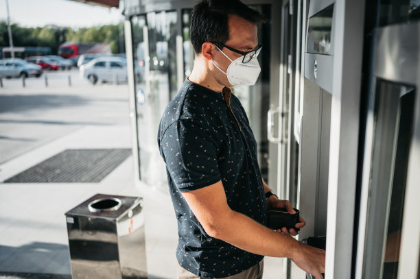 我需要一些钱的照片图片下载