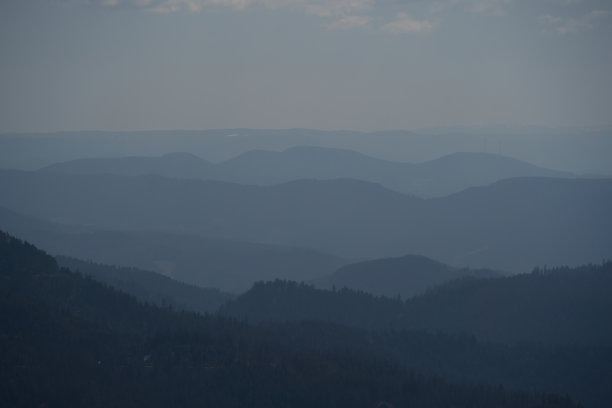 从山上俯瞰蓝天美景图片下载