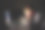 可爱的学前班男孩戴着耳机在睡觉前或清晨醒来后用笔记本电脑看卡通电影。对电子产品过度使用和上瘾的孩子。图片下载