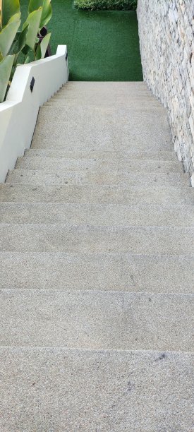 混凝土楼梯的照片图片下载