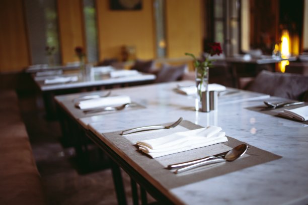 现代概念设计的餐厅休息室模糊的背景展示或蒙太奇您的产品。图片下载