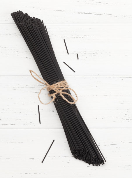 黑色的意大利面条面条图片下载