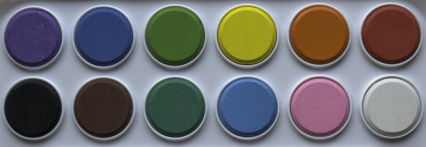 近距离观看彩色水彩调色板。图片下载