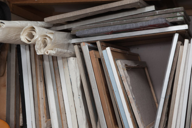 担架上的旧画布，担架和画布。图片下载