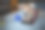 小男孩在玩笔记本电脑图片下载