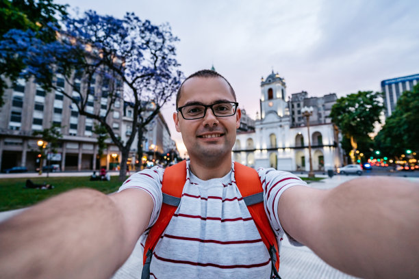 五月广场游客自拍图片下载