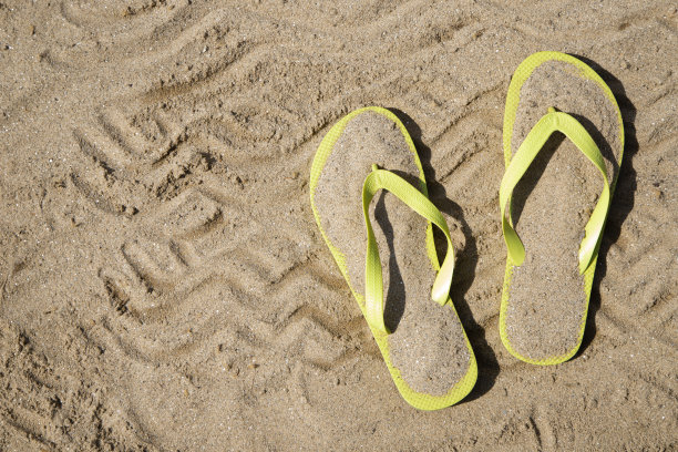 用沙子做的拖鞋图片下载