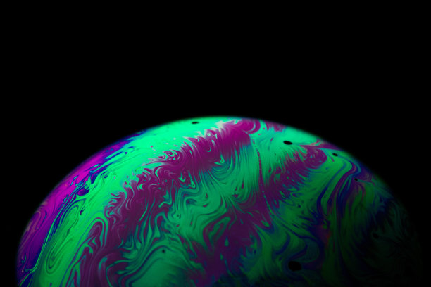 行星灯。银河系宇宙空间中的地球，黑色背景上的抽象太阳。天文科学概念。图片下载