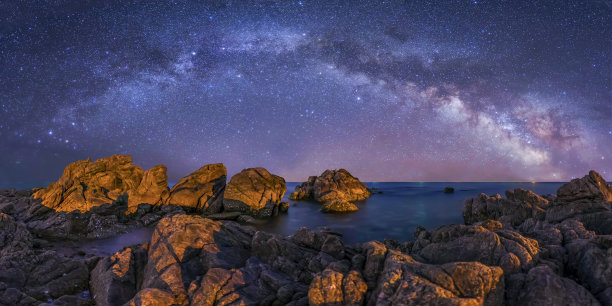 夜海和美丽的银河图片下载