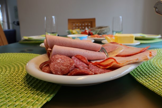 盘子里的冷盘图片下载