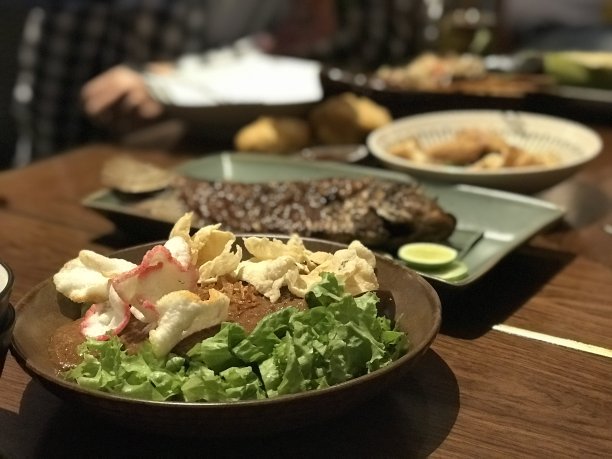 桌上食物的特写镜头图片下载