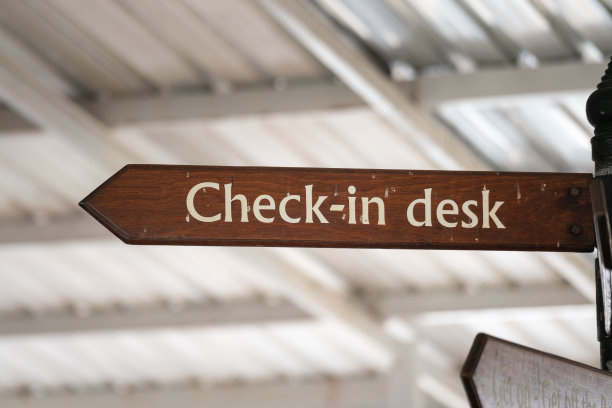 “登记台”方向标志。图片下载