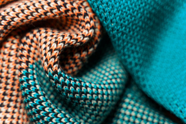 一堆多色针织织物图片下载