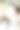 年轻女子博客直播在线研讨会。展示如何装饰复活节彩蛋。三脚架智能手机，篮子鸡蛋，油漆和笔记本电脑。冠状病毒封锁期间的传统节日图片下载
