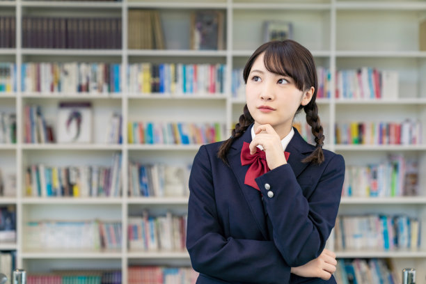 想想亚洲女高中生。图片下载