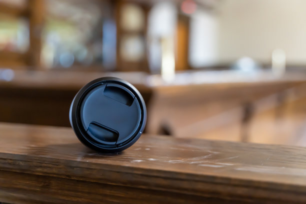 相机镜头在架子上图片下载