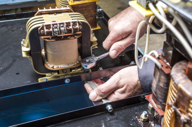 变压器组的装配和安装图片下载