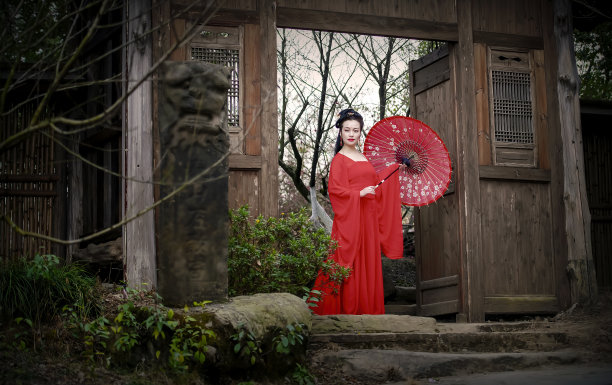 穿着传统服装的妇女图片下载