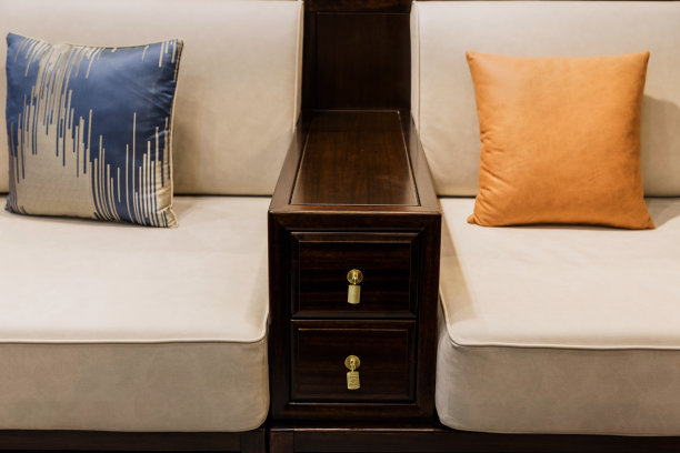 带把手的抽屉面板。沙发图片下载