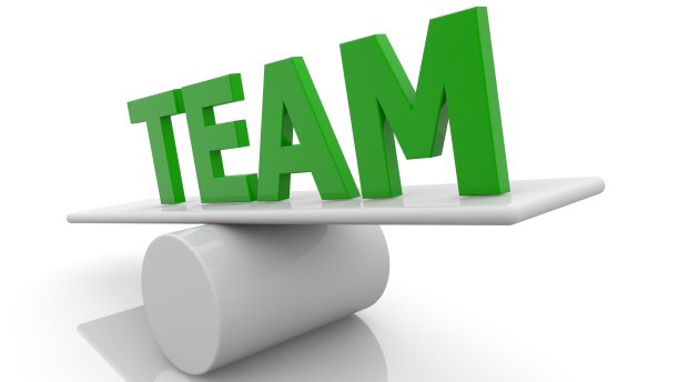 跷跷板的团队概念图片下载