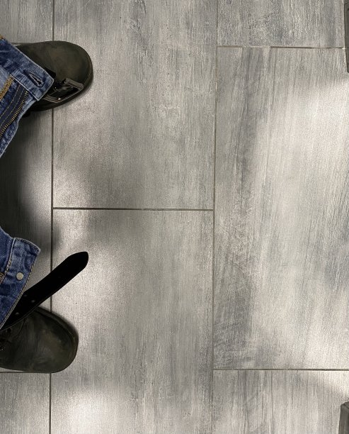 浴室地板上图片下载