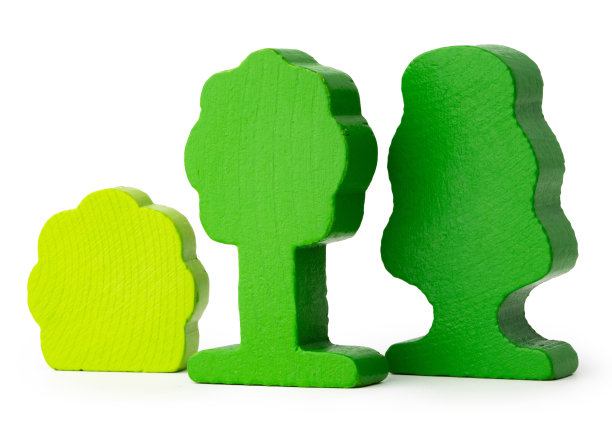 树木的木雕孤立在白色上图片下载