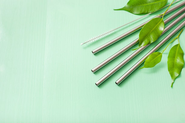环保可重复使用的金属饮用吸管。“零浪费”的概念图片下载