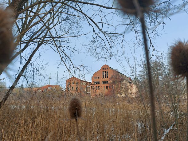 菲诺运河上的旧发电站图片下载