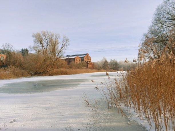 菲诺运河上的旧发电站图片下载