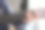 一个小男孩的手指在指板上弹奏和弦的特写图片下载