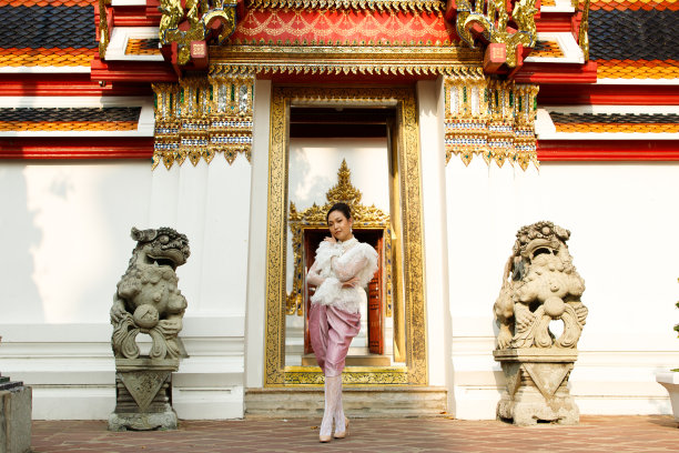 穿着泰国传统服装的妇女，这是非常精英的旧时尚图片下载