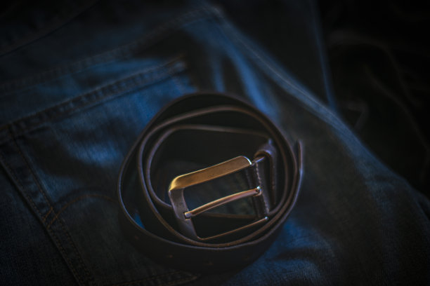 皮带是一种休闲的衣柜配件。图片下载