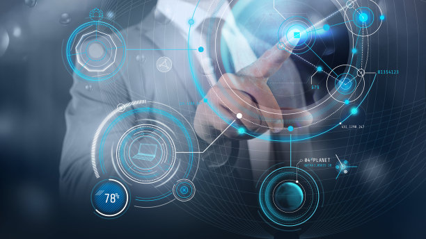 这个人在触摸面板上处理月球数据。图片下载