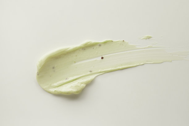 白、绿、粉、蓝、米色、紫、黄粘土脱皮膏面膜样品纹理粉底分离在多色背景上图片下载