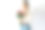 带着一束红色郁金香的美女。那个女人手里拿着花，面带微笑。图片下载