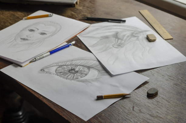 马，人的眼睛和概念上的女性肖像绘制在白色的p图片下载