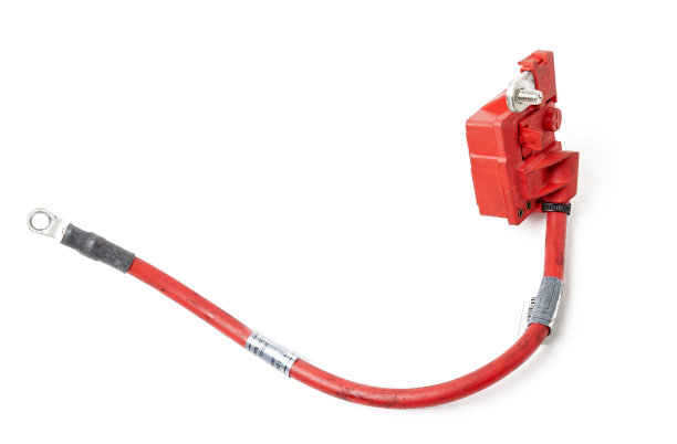 汽车线束带电池正极端子和哑炮，用于在事故时断开。车辆安全系统。图片下载