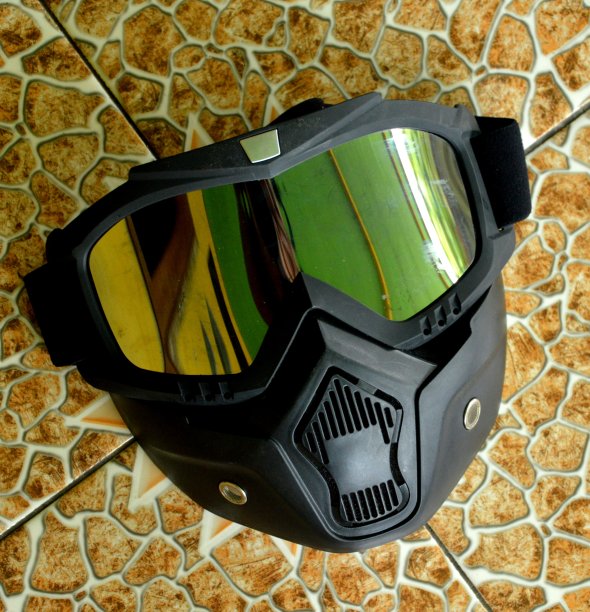 带谷歌和过滤面罩的全面罩图片下载