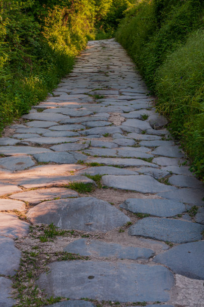 坎帕尼亚-蒂亚诺(CE) -罗马公路- Via Adriana在圣列诺。图片下载