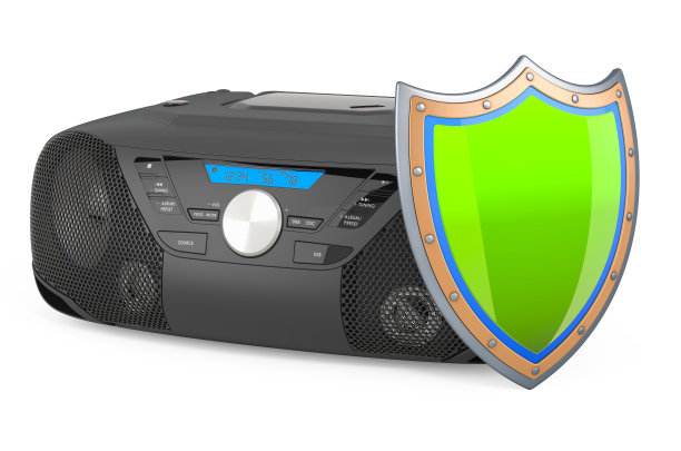 CD Boombox与AM/FM立体声收音机屏蔽，3D渲染孤立的白色背景图片下载