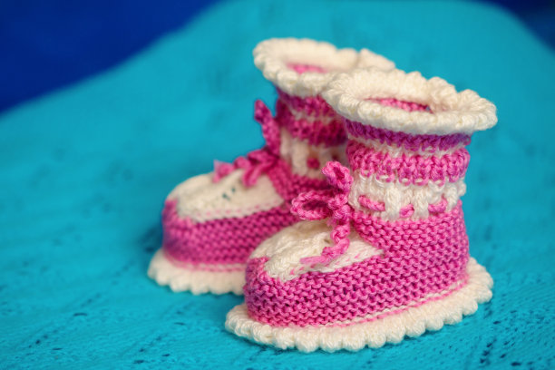 小白粉色儿童针织靴，手工编织图片下载