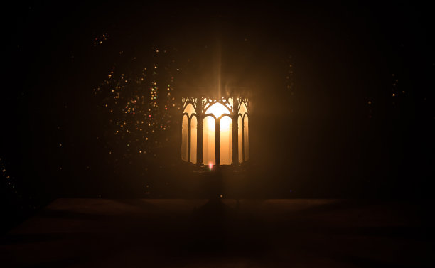 伊斯兰节日的阿拉伯灯笼。穆斯林斋月。开斋节结束，新年快乐。图片下载