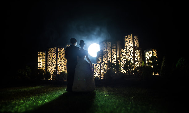 卡通风格的城市建筑。现实的城市建筑微缩灯。背景。图片下载