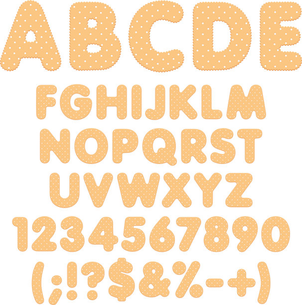 由雕刻的饼干制成的字母数字图片下载