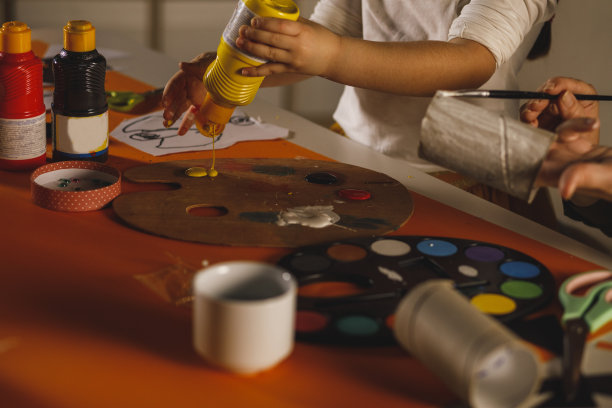 准备油漆颜色和油漆图片下载