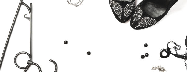 美容博客的概念。现代美丽的女性一套时尚配饰和化妆品。高跟鞋,珠宝。图片下载
