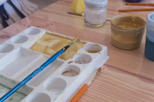 艺术家的绘画设备。图片下载