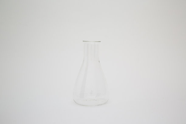 白色背景上分离的科学实验室烧瓶图片下载